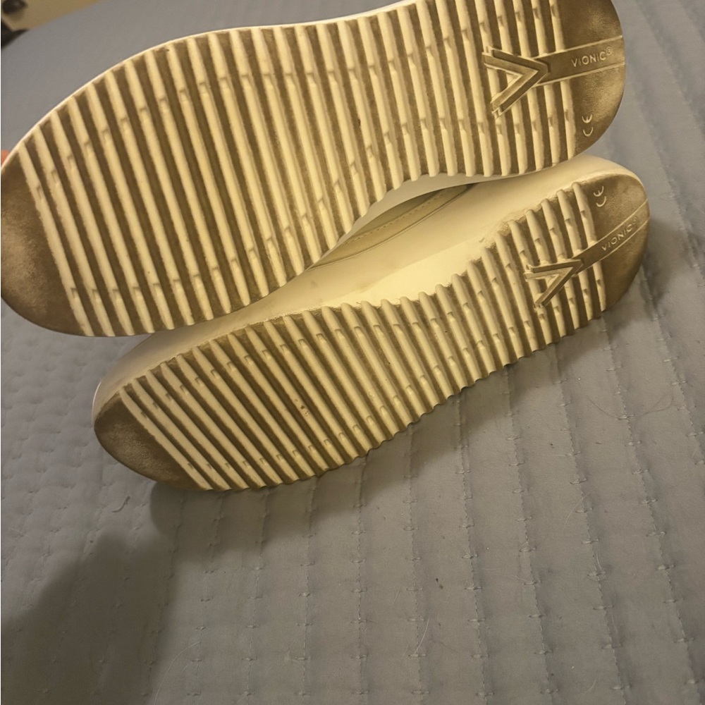 Vionic Kearny White Platform Slip-On Sneakers with Silver Heel EUC Womens 9 - Picture 9 of 9